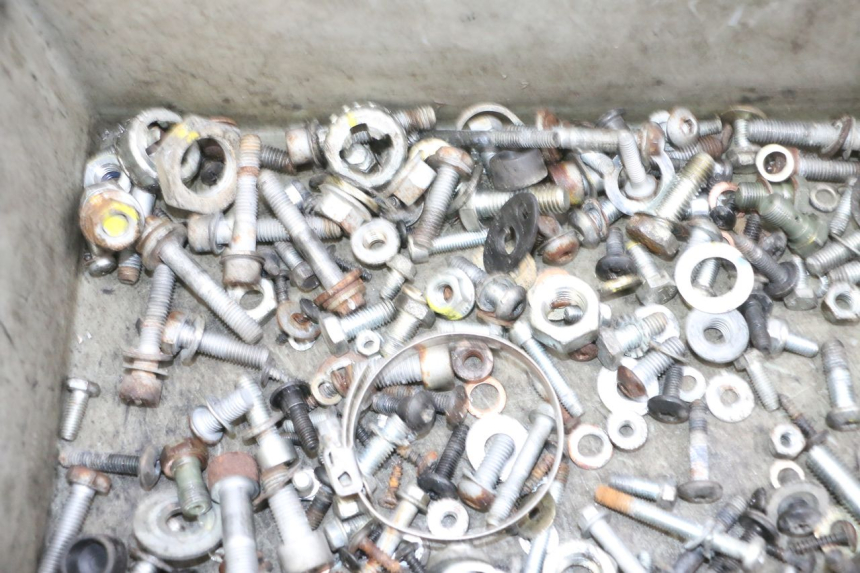 photo de SAC VISSERIE VIS PIAGGIO MP3 RL 250 (2006 - 2010) - Zoom état d’usage