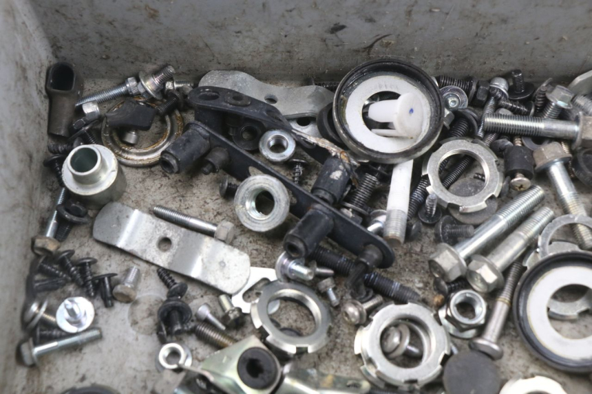 photo de SAC VISSERIE VIS MBK MW TRYPTIK 125 (2017 - 2022) - Gros plan technique