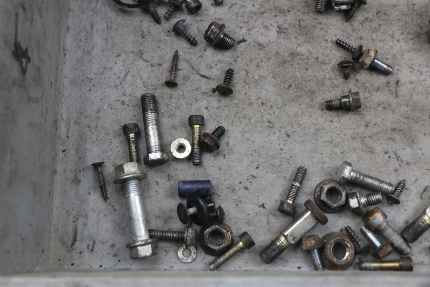 photo de SAC VISSERIE VIS YAMAHA NEO'S NEOS 2T 50 (2007 - 2017) - Détail de la pièce