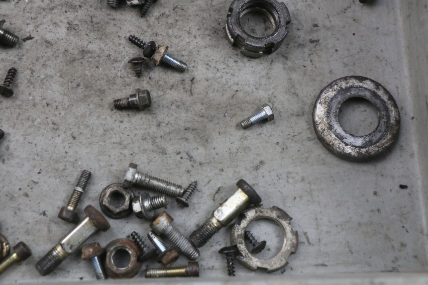 photo de SAC VISSERIE VIS YAMAHA NEO'S NEOS 2T 50 (2007 - 2017) - Zoom état d’usage