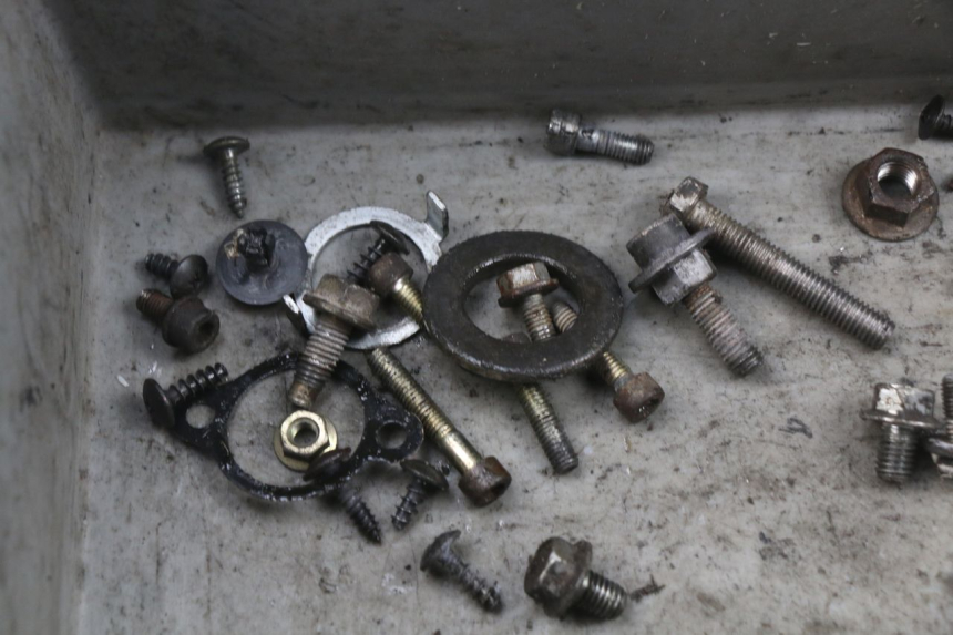 photo de SAC VISSERIE VIS YAMAHA NEO'S NEOS 2T 50 (2007 - 2017) - Gros plan technique