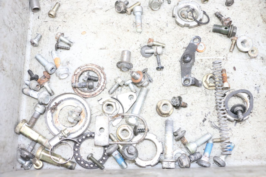 photo de SAC VISSERIE VIS YAMAHA NEO'S NEOS 2T 50 (1998 - 2007) - Zoom état d’usage