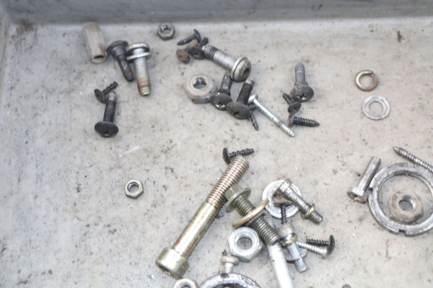 photo de SAC VISSERIE VIS PIAGGIO NEW TYPHOON 50 (2010 - 2017) - Autre angle de vue