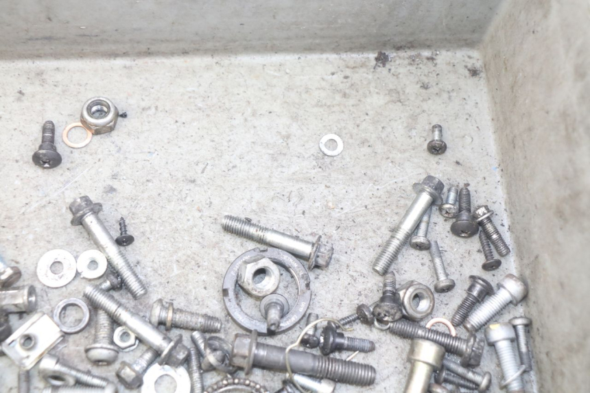 photo de SAC VISSERIE VIS PIAGGIO NEW TYPHOON 50 (2018 - 2021) - Zoom état d’usage