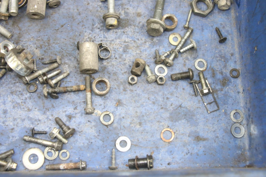 photo de SAC VISSERIE VIS PIAGGIO NEW TYPHOON 50 (2018 - 2021) - Zoom état d’usage