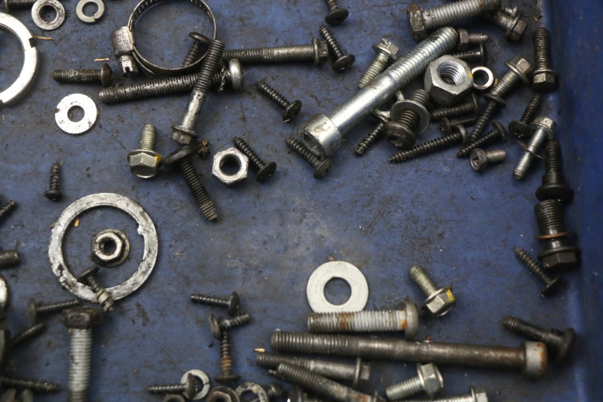 photo de SAC VISSERIE VIS PIAGGIO NEW TYPHOON 50 (2018 - 2021) - Gros plan technique