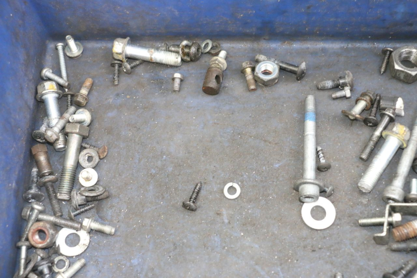 photo de SAC VISSERIE VIS PIAGGIO NEW TYPHOON 50 (2018 - 2021) - Zoom état d’usage