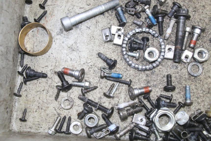 photo de SAC VISSERIE VIS PIAGGIO NRG POWER PUREJET 50 (2018 - 2021) - Autre angle de vue