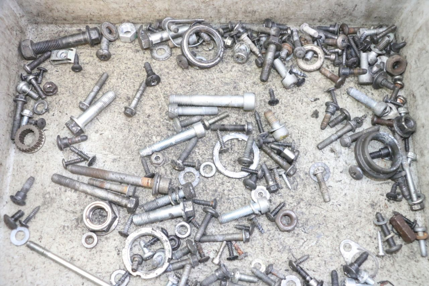 photo de SAC VISSERIE VIS PIAGGIO NRG POWER PUREJET 50 (2018 - 2021) - Zoom état d’usage