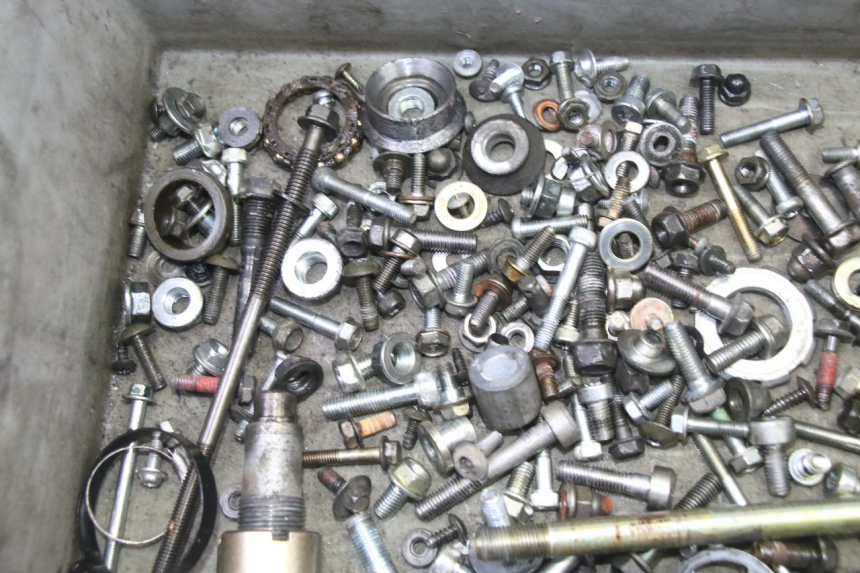 photo de SAC VISSERIE VIS HONDA NTV DEAUVILLE 650 (2001 - 2006) - Détail de la pièce