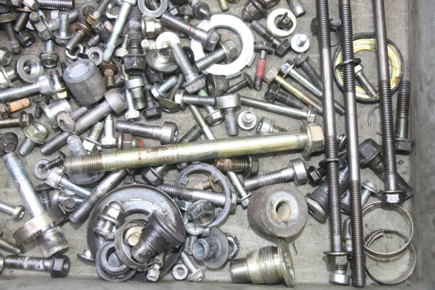 photo de SAC VISSERIE VIS HONDA NTV DEAUVILLE 650 (2001 - 2006) - Gros plan technique