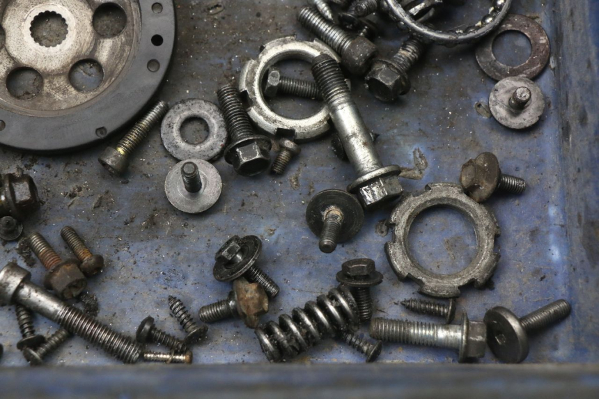 photo de SAC VISSERIE VIS MBK OVETTO 2T 50 (2007 - 2017) - Gros plan technique