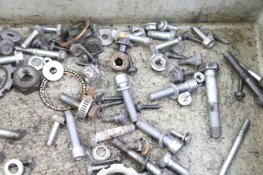 photo de SAC VISSERIE VIS PEUGEOT CITYSTAR 125 (2011 - 2017) - Autre angle de vue