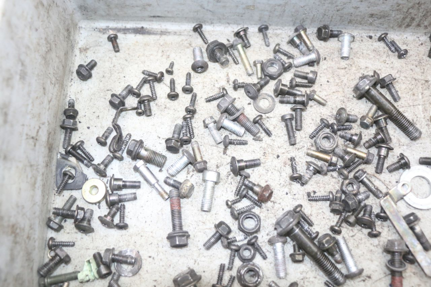 photo de SAC VISSERIE VIS PEUGEOT DJANGO 125 (2014 - 2017) - Détail de la pièce