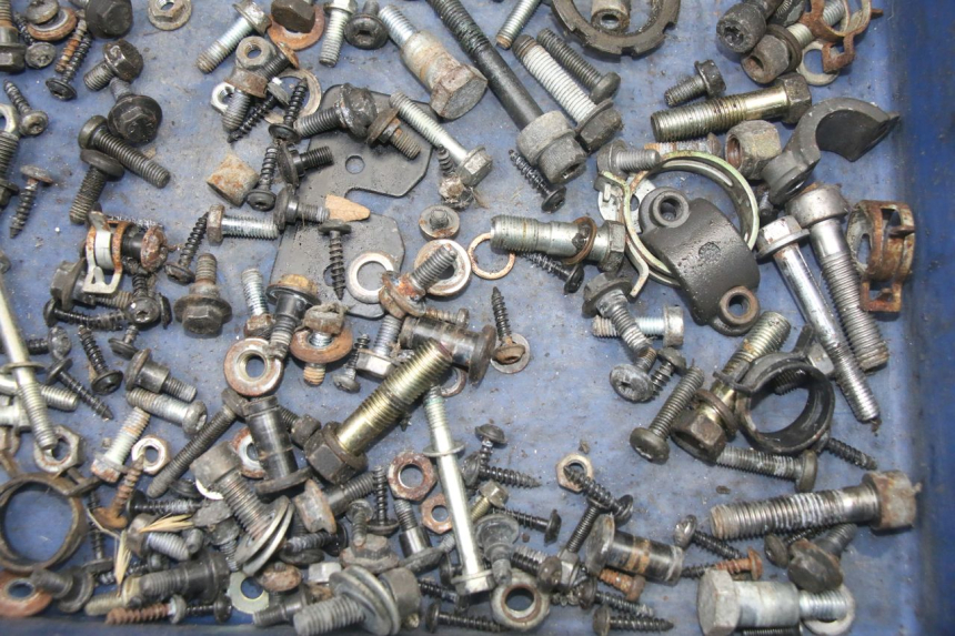 photo de SAC VISSERIE VIS PEUGEOT SATELIS COMPRESSOR K15 125 (2006 - 2009) - Gros plan technique