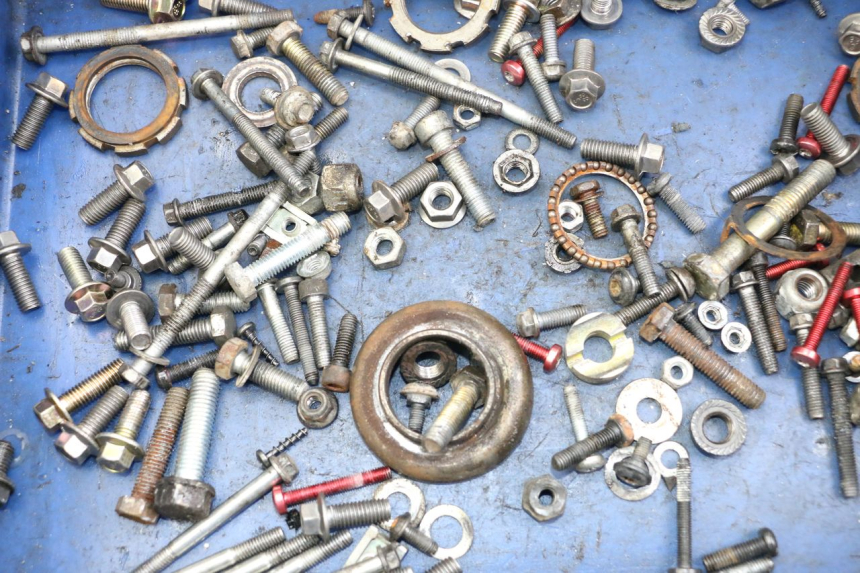 photo de SAC VISSERIE VIS PEUGEOT TKR TREKKER FURIOUS 50 (2005 - 2014) - Détail de la pièce