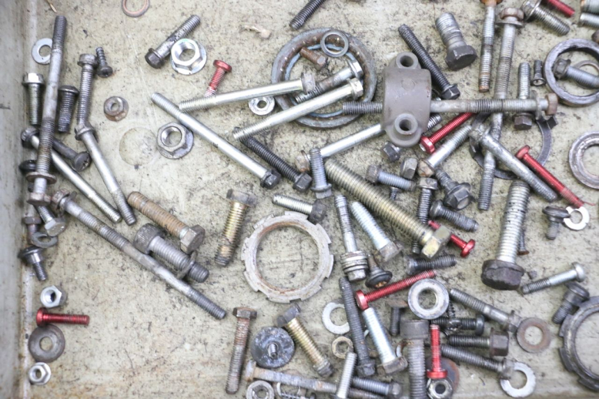 photo de SAC VISSERIE VIS PEUGEOT TKR TREKKER FURIOUS 50 (2005 - 2014) - Zoom état d’usage