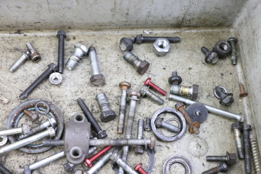 photo de SAC VISSERIE VIS PEUGEOT TKR TREKKER FURIOUS 50 (2005 - 2014) - Autre angle de vue