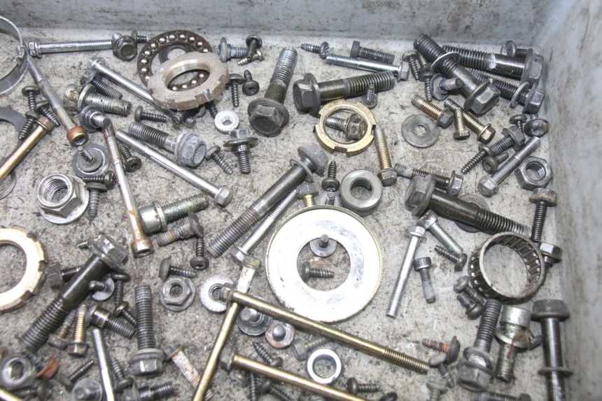 photo de SAC VISSERIE VIS PEUGEOT VIVACITY 125 (2010 - 2017) - Zoom état d’usage