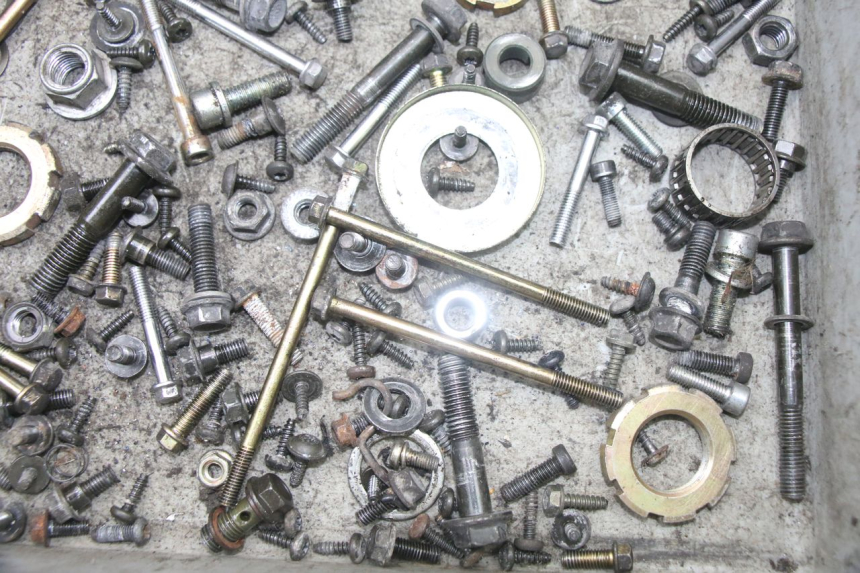 photo de SAC VISSERIE VIS PEUGEOT VIVACITY 125 (2010 - 2017) - Gros plan technique