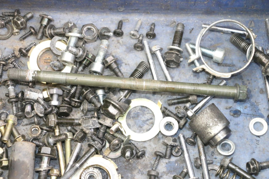 photo de SAC VISSERIE VIS PEUGEOT VIVACITY 125 (2010 - 2017) - Détail de la pièce