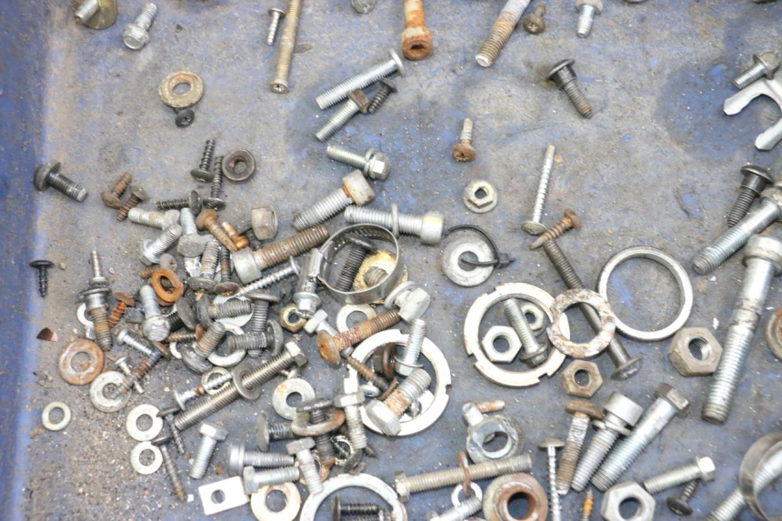 photo de SAC VISSERIE VIS PIAGGIO BEVERLY 125 (1998 - 2005) - Détail de la pièce