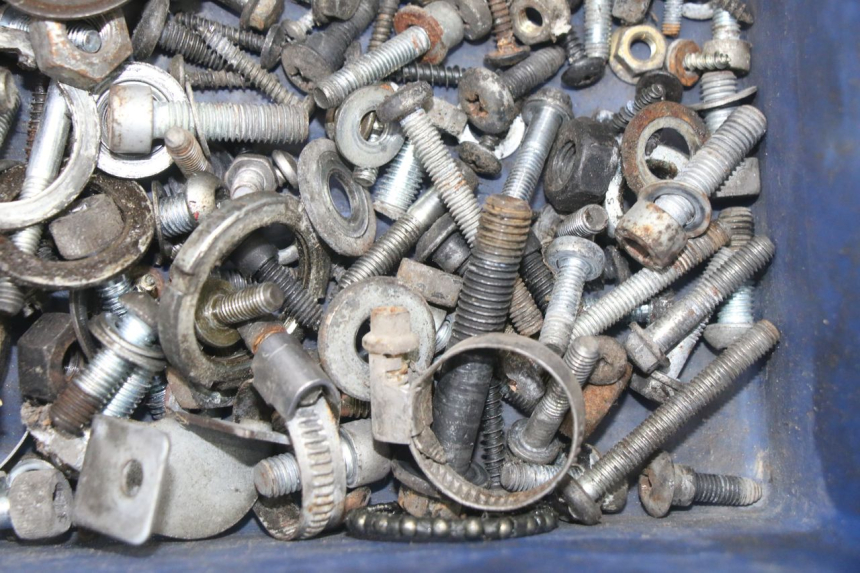 photo de SAC VISSERIE VIS PIAGGIO VESPA GRANTURISMO 125 (2003 - 2007) - Gros plan technique