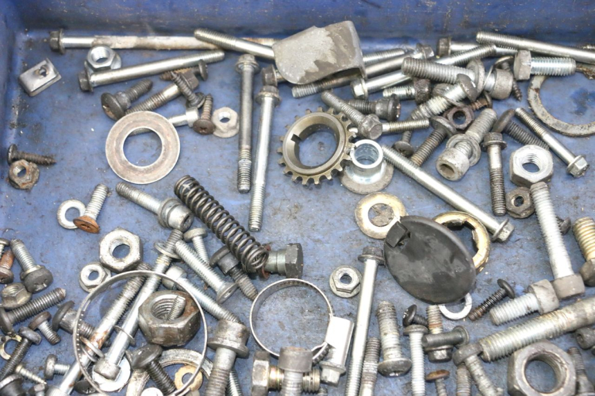 photo de SAC VISSERIE VIS PIAGGIO VESPA GRANTURISMO 200 (2004 - 2005) - Détail de la pièce