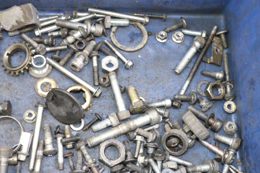 photo de SAC VISSERIE VIS PIAGGIO VESPA GRANTURISMO 200 (2004 - 2005) - Gros plan technique