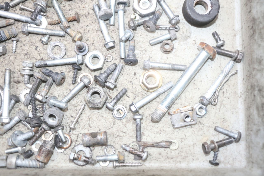 photo de SAC VISSERIE VIS PIAGGIO VESPA LX 2T 50 (2005 - 2013) - Gros plan technique