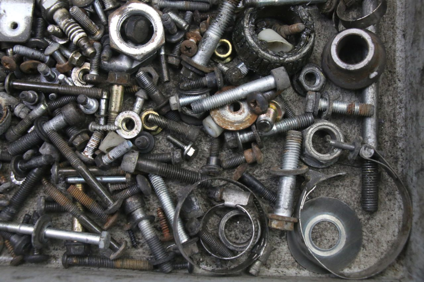 photo de SAC VISSERIE VIS PIAGGIO X8 125 (2004 - 2007) - Gros plan technique