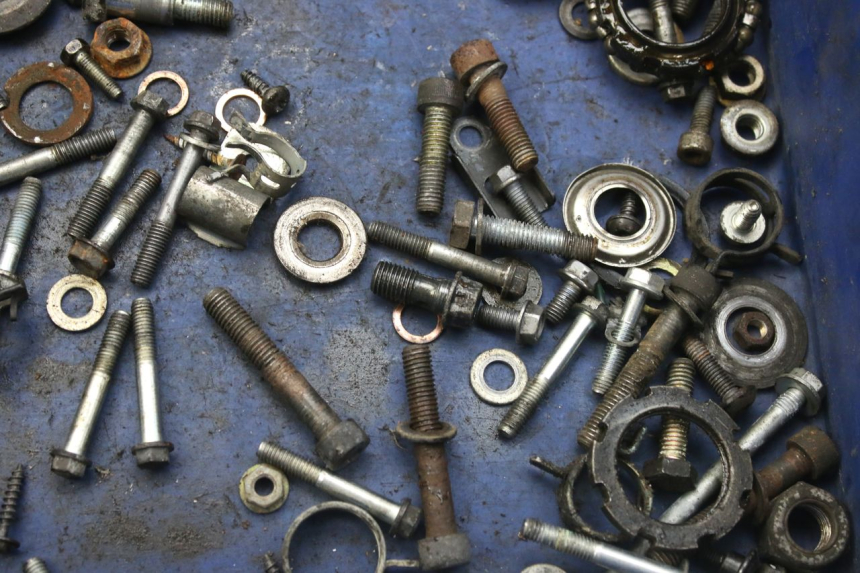 photo de SAC VISSERIE VIS PEUGEOT SATELIS 125 (2010 - 2012) - Zoom état d’usage