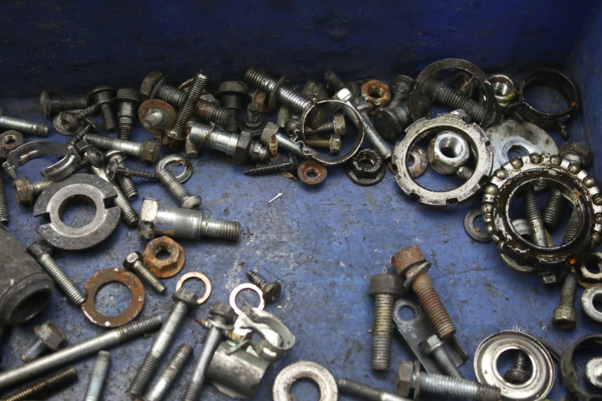 photo de SAC VISSERIE VIS PEUGEOT SATELIS 125 (2010 - 2012) - Autre angle de vue