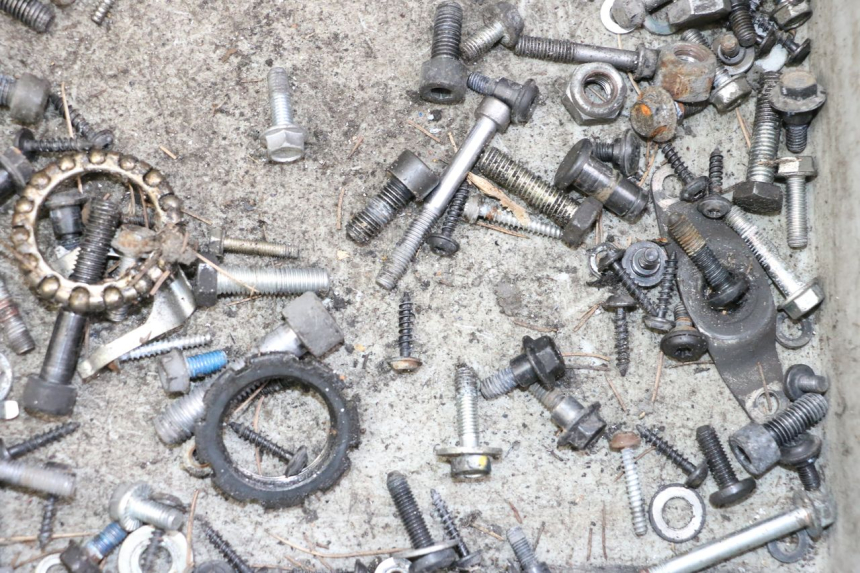 photo de SAC VISSERIE VIS PEUGEOT SATELIS 125 (2013 - 2018) - Autre angle de vue