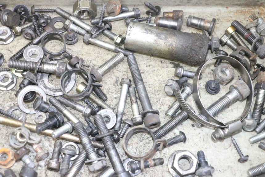 photo de SAC VISSERIE VIS PEUGEOT SATELIS 125 (2013 - 2018) - Autre angle de vue