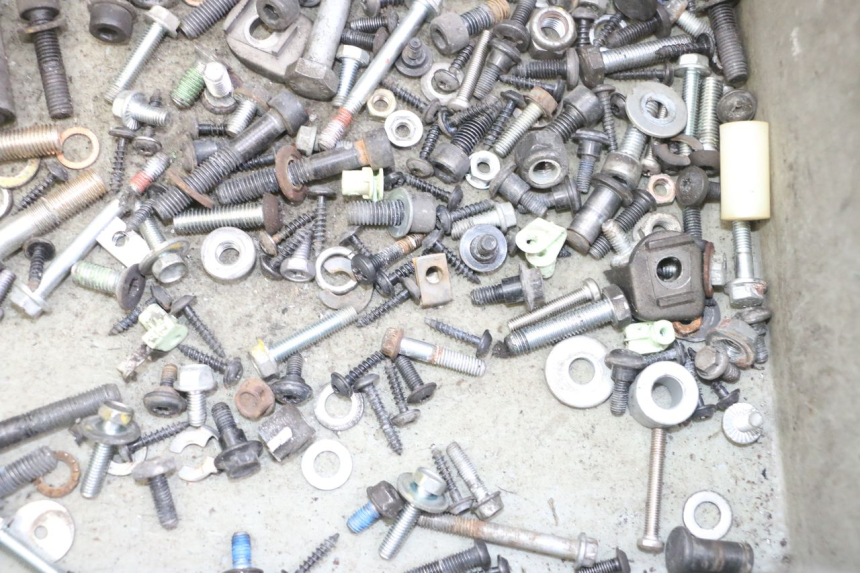 photo de SAC VISSERIE VIS PEUGEOT SATELIS 125 (2013 - 2018) - Zoom état d’usage