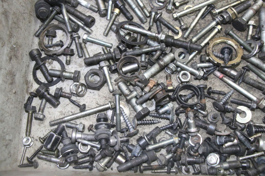 photo de SAC VISSERIE VIS PEUGEOT SATELIS 125 (2013 - 2018) - Autre angle de vue