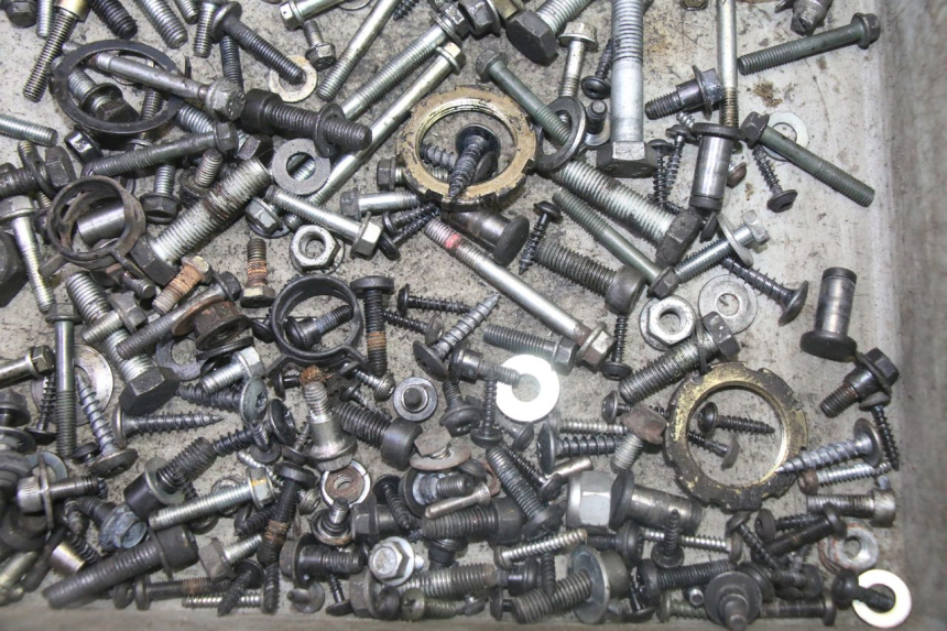 photo de SAC VISSERIE VIS PEUGEOT SATELIS 125 (2013 - 2018) - Gros plan technique