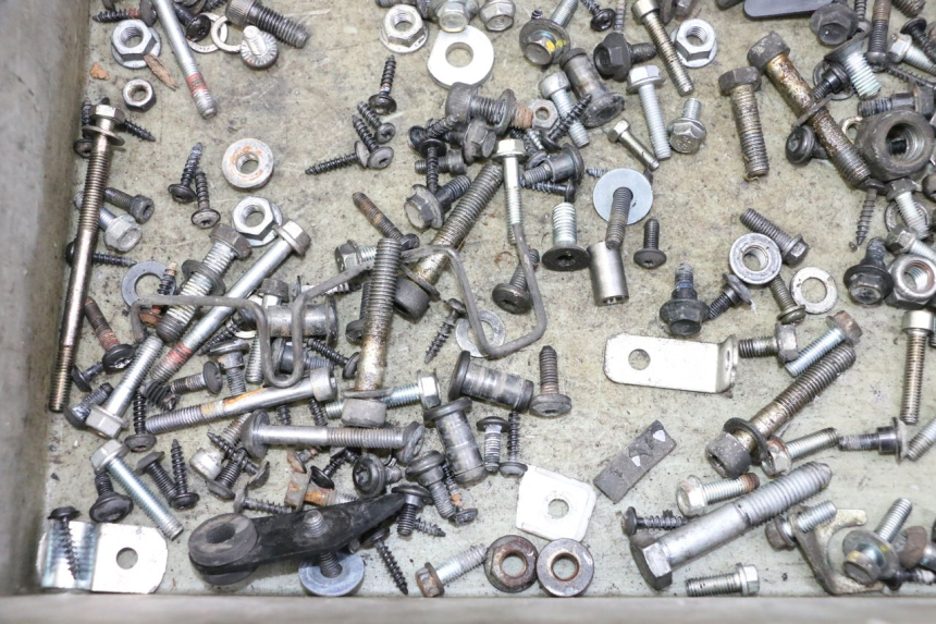 photo de SAC VISSERIE VIS PEUGEOT SATELIS 125 (2010 - 2012) - Autre angle de vue