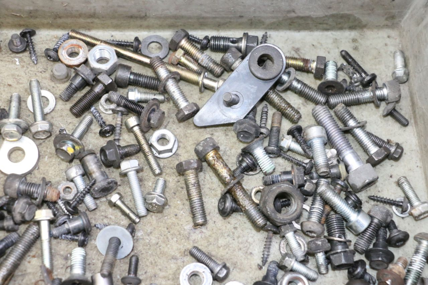 photo de SAC VISSERIE VIS PEUGEOT SATELIS 125 (2010 - 2012) - Vue d’ensemble