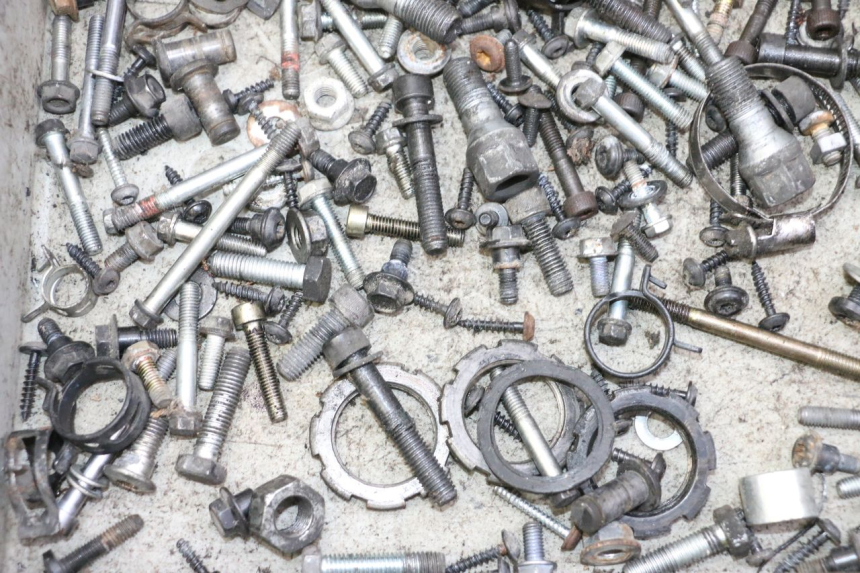 photo de SAC VISSERIE VIS PEUGEOT SATELIS 125 (2013 - 2018) - Autre angle de vue