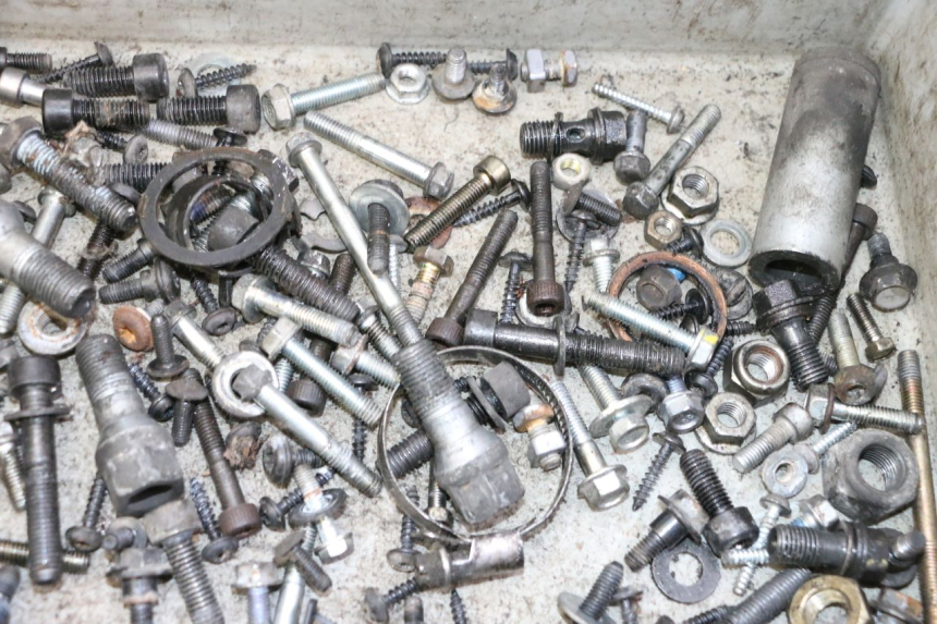 photo de SAC VISSERIE VIS PEUGEOT SATELIS 125 (2013 - 2018) - Vue d’ensemble