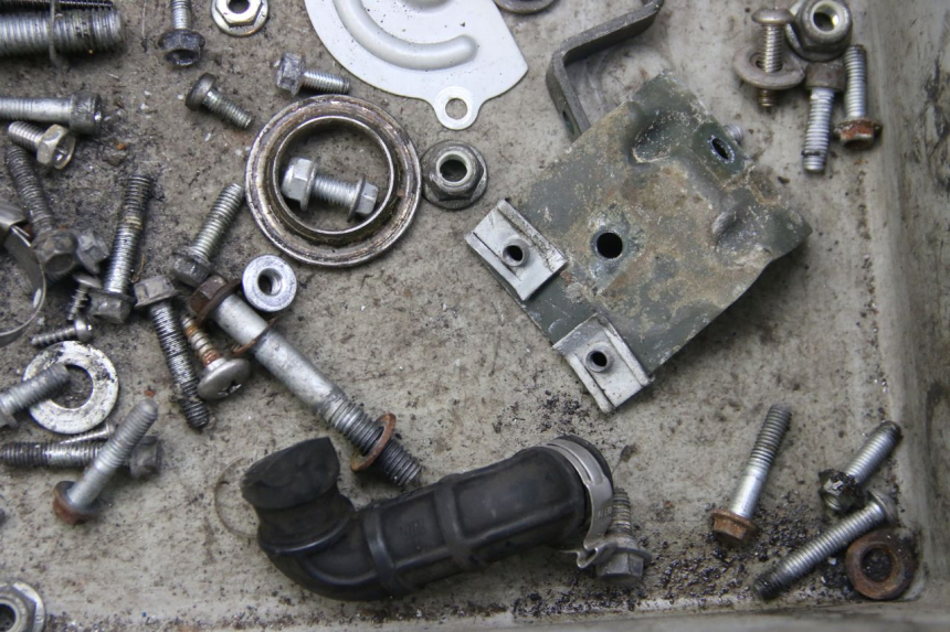 photo de SAC VISSERIE VIS APRILIA SCARABEO 4T 50 (2009 - 2017) - Zoom état d’usage