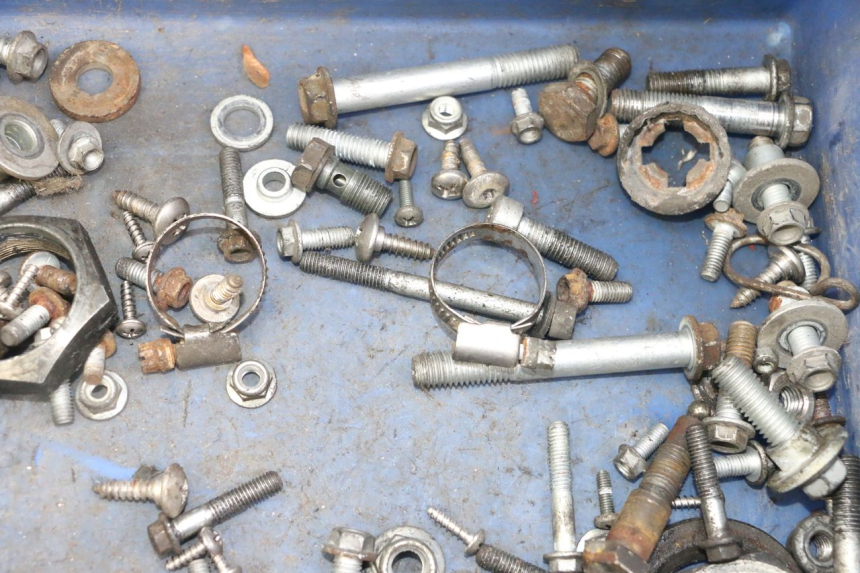 photo de SAC VISSERIE VIS APRILIA SCARABEO GT TOURING 125 (1999 - 2005) - Gros plan technique