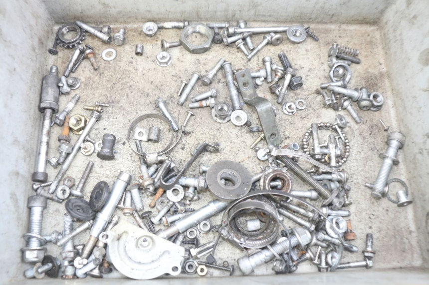 photo de SAC VISSERIE VIS APRILIA SCARABEO 100 (2003 - 2012) - Détail de la pièce