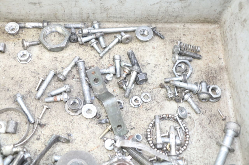 photo de SAC VISSERIE VIS APRILIA SCARABEO 100 (2003 - 2012) - Autre angle de vue