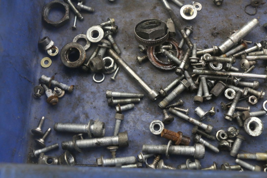 photo de SAC VISSERIE VIS APRILIA SCARABEO 100 (2003 - 2012) - Zoom état d’usage