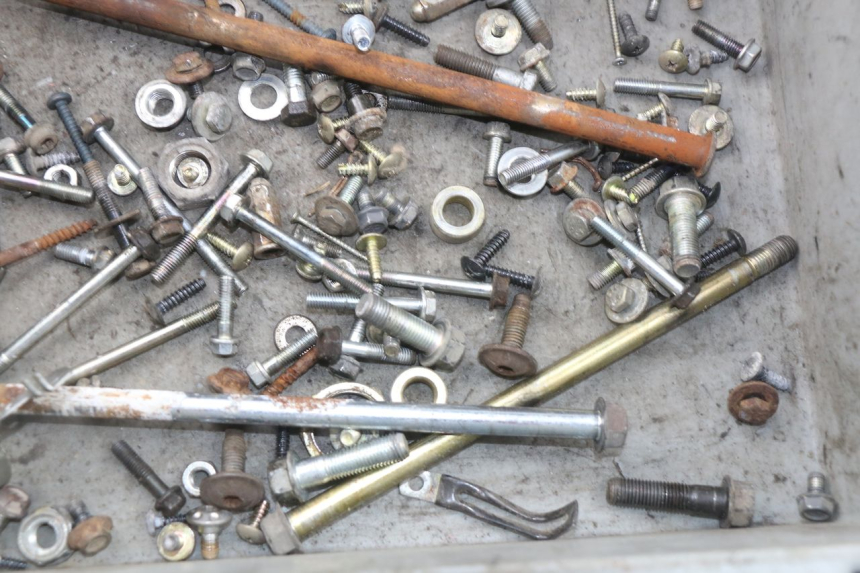 photo de SAC VISSERIE VIS HONDA SCV LEAD 100 (2003 - 2007) - Zoom état d’usage