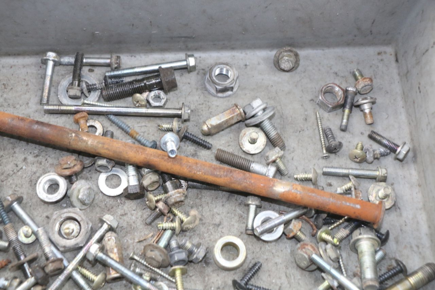 photo de SAC VISSERIE VIS HONDA SCV LEAD 100 (2003 - 2007) - Autre angle de vue