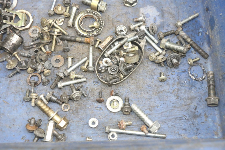 photo de SAC VISSERIE VIS HONDA SCV LEAD 100 (2003 - 2007) - Zoom état d’usage